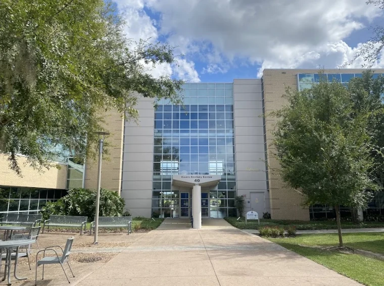 Campus universitario en Estados Unidos para evaluar costos y becas en college soccer