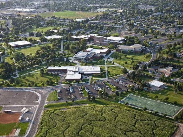 Campus universitario en Estados Unidos para comparar NCAA, NAIA y NJCAA